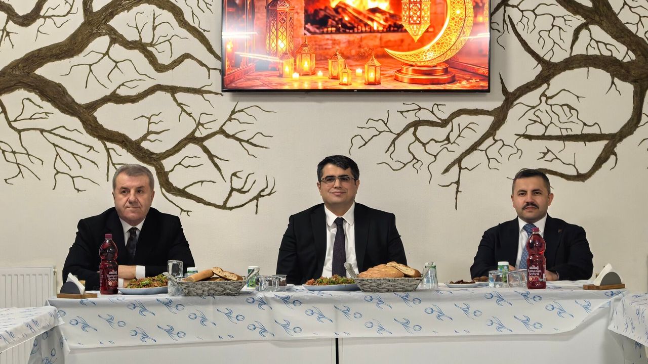 Başkan Yalçın iftar programına katıldı