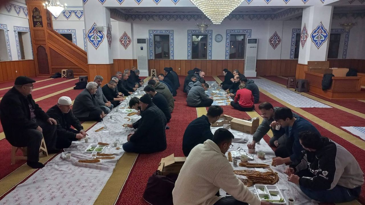 Akdağmadeni İlçe Müftülüğünce sahur programı düzenlendi