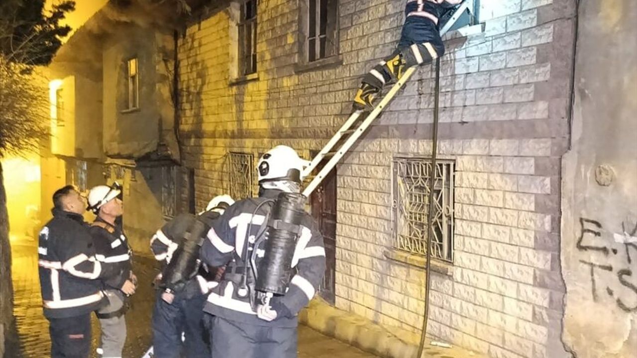 İki katlı evde çıkan yangında 2 kişi öldü