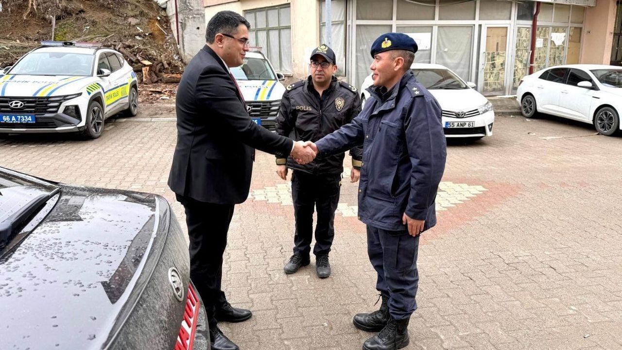 Akdağmadeni Kaymakamı Kaymakçı’dan emniyet teşkilatına bayram ziyareti