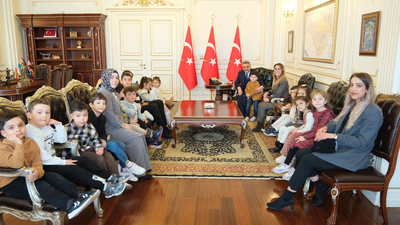 Yozgat Valisi Mehmet Ali Özkan, anaokulu öğrencilerini makamında ağırladı