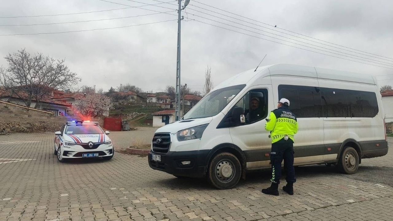 Şefaatli’de okul servislerine trafik denetimi ve eğitim