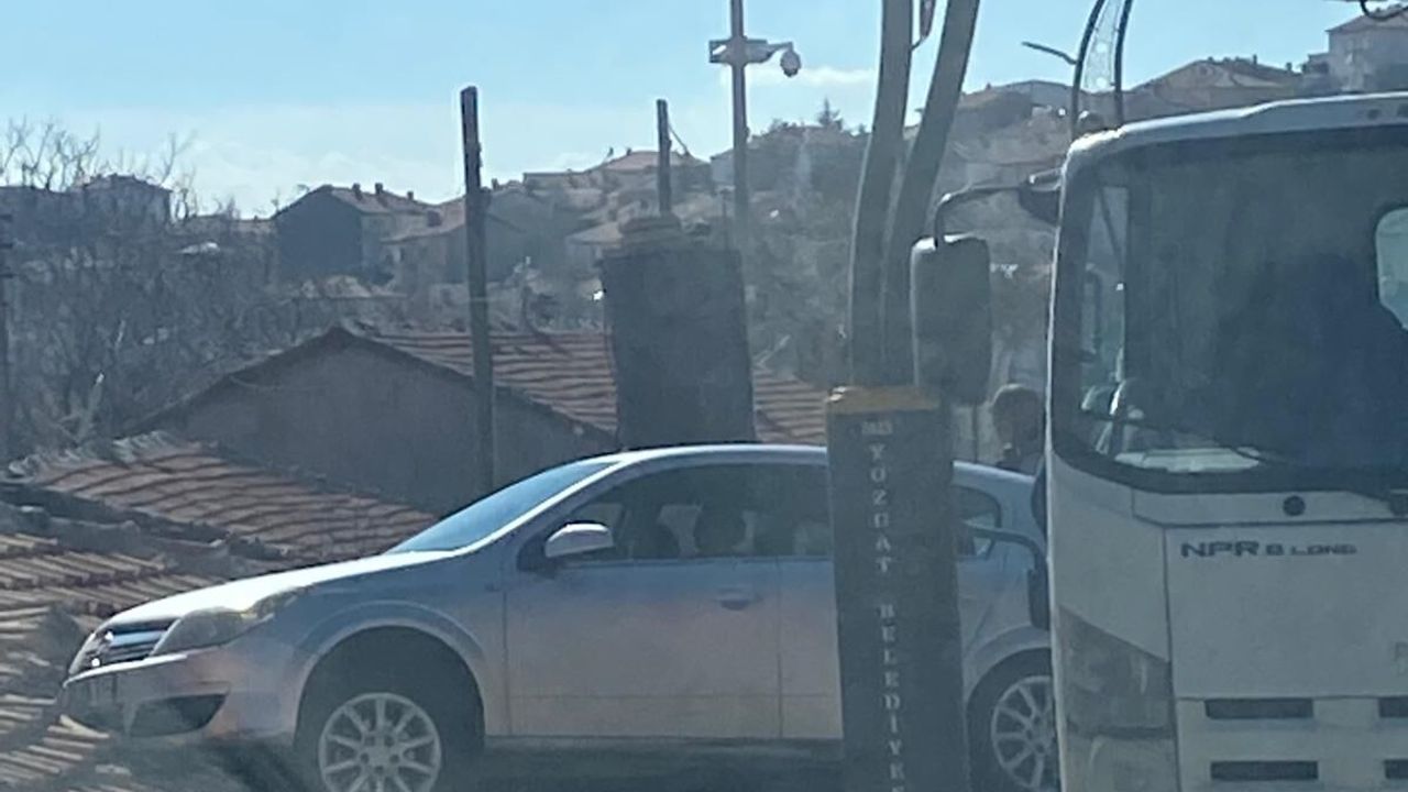 Yozgat'ta korkutan kaza: Araç çatıya uçtu