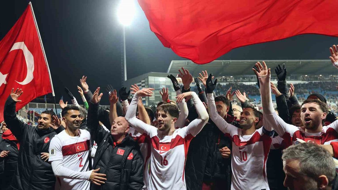 Dünya Kupası'na katılmayı hak eden Milliler, stattan ayrıldı
