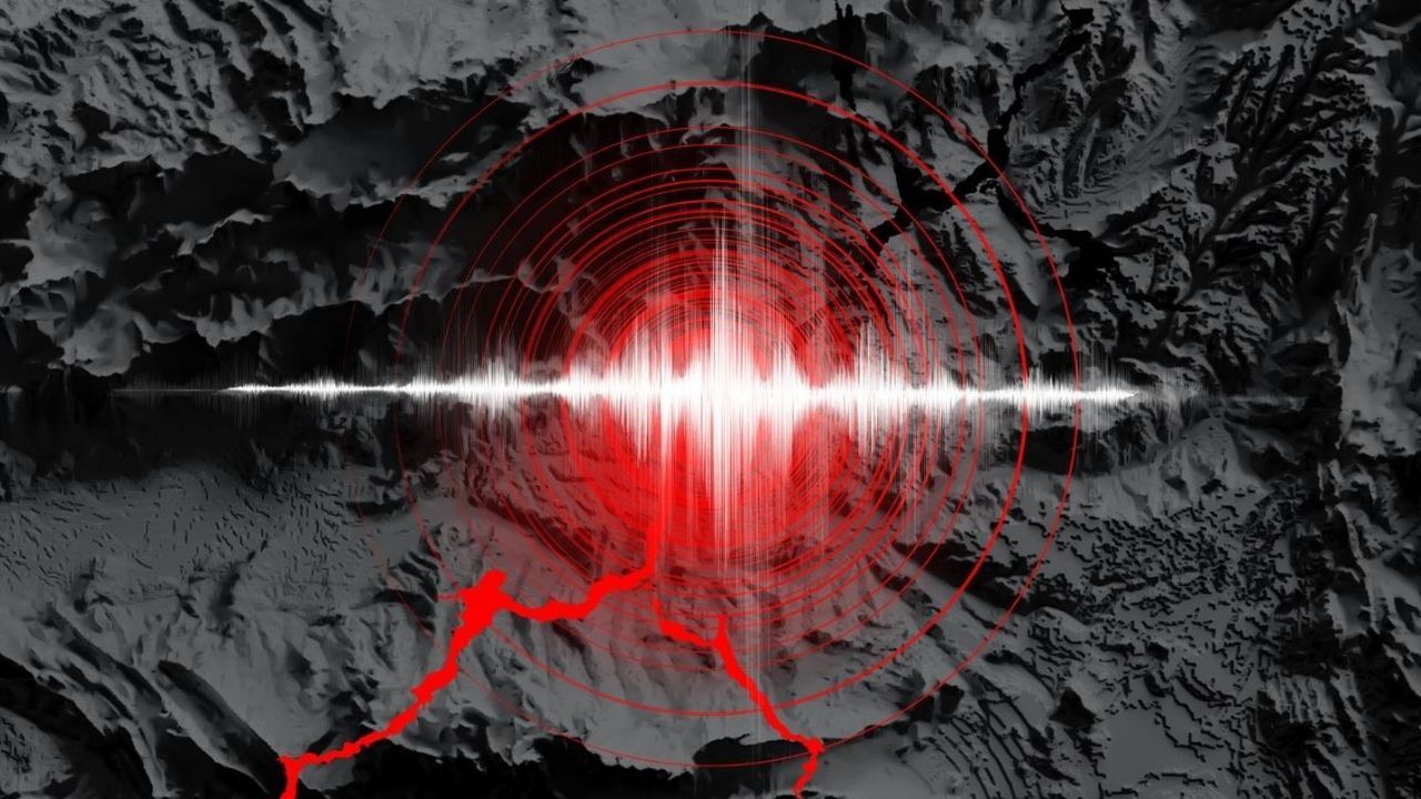 Son dakika: Deprem panik yaşattı