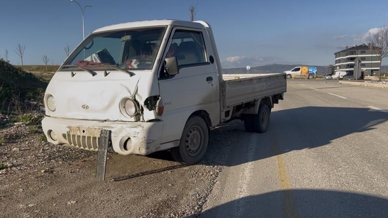 Ters yöne giren minibüs kaza yaptı: 1’i çocuk 4 yaralı
