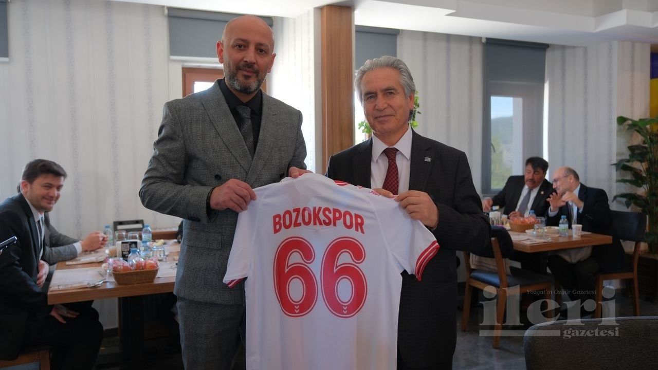 Babayiğit, UNESCO Başkanına Bozokspor forması hediye etti