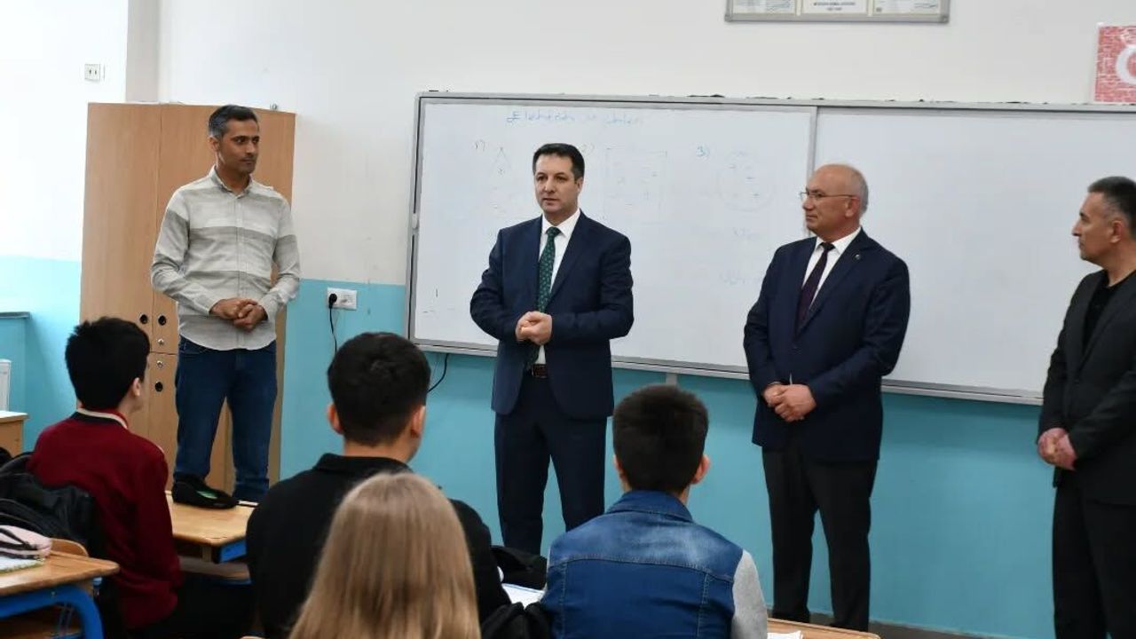 Sorgun Kaymakamı Canpolat okulları ziyaret etti