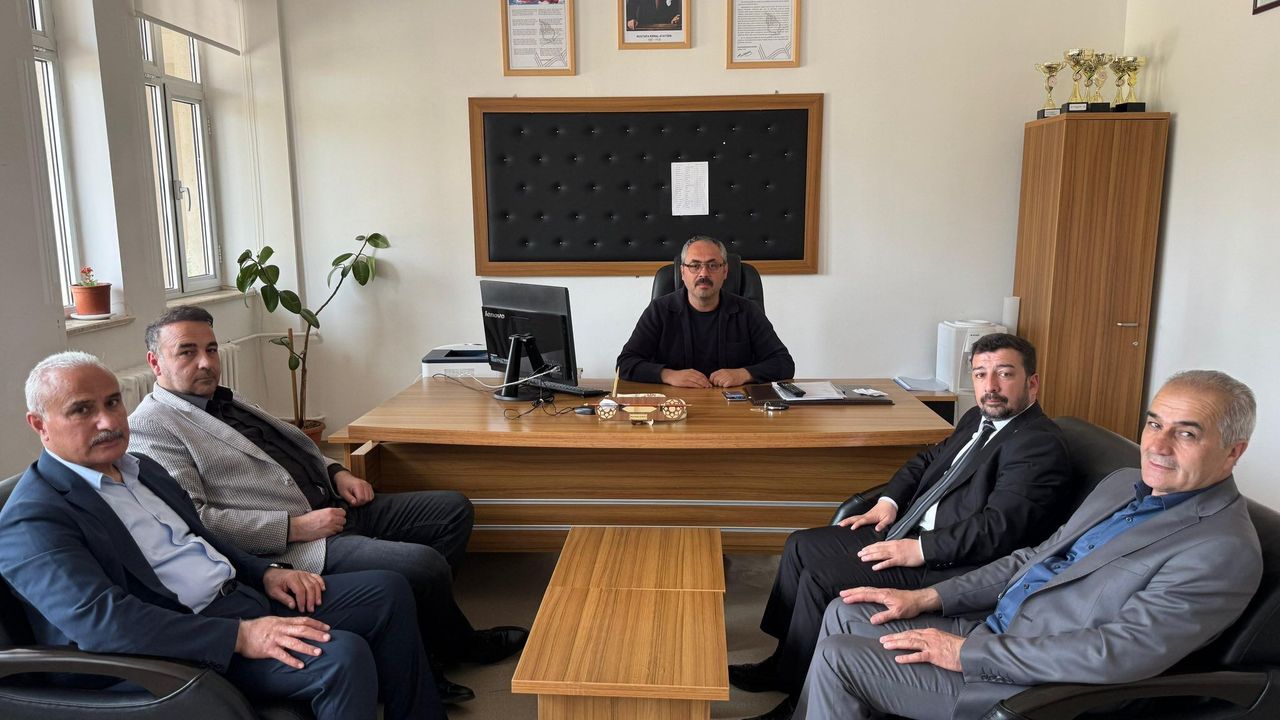 AK Parti Yerköy’de öğretmen ve öğrencilerle buluştu