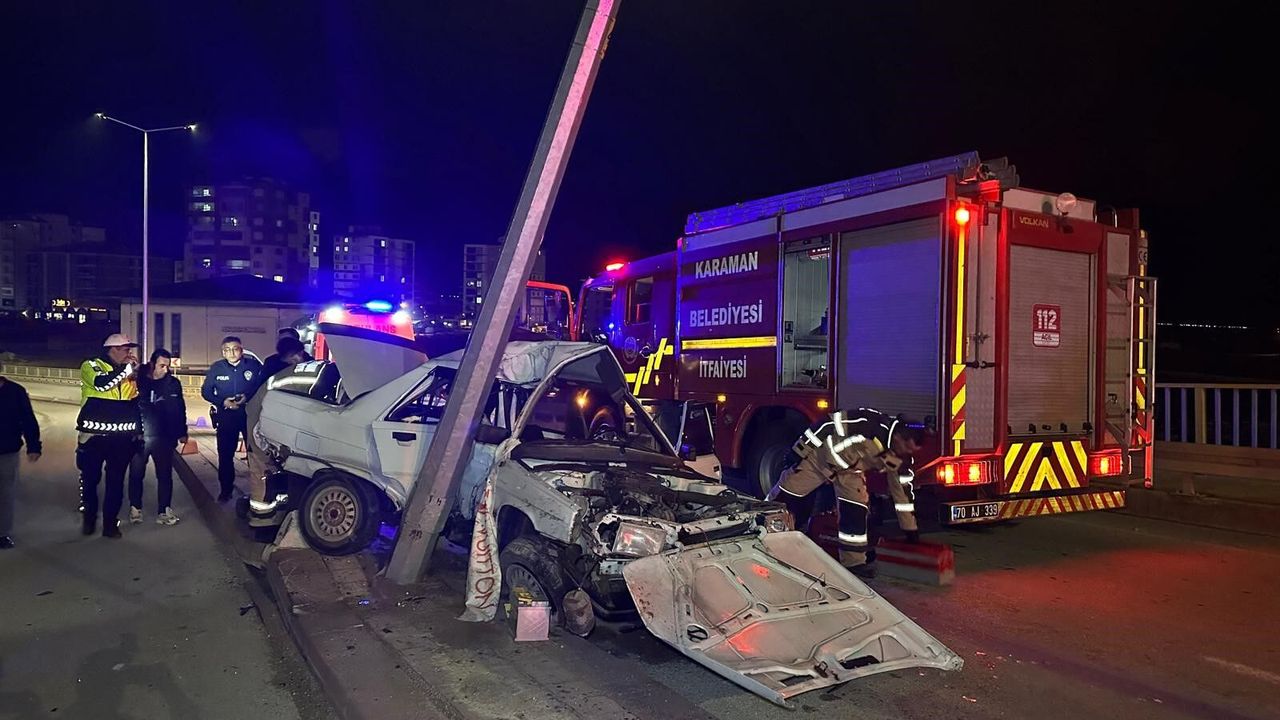 Direğe çarpan otomobil hurdaya döndü!