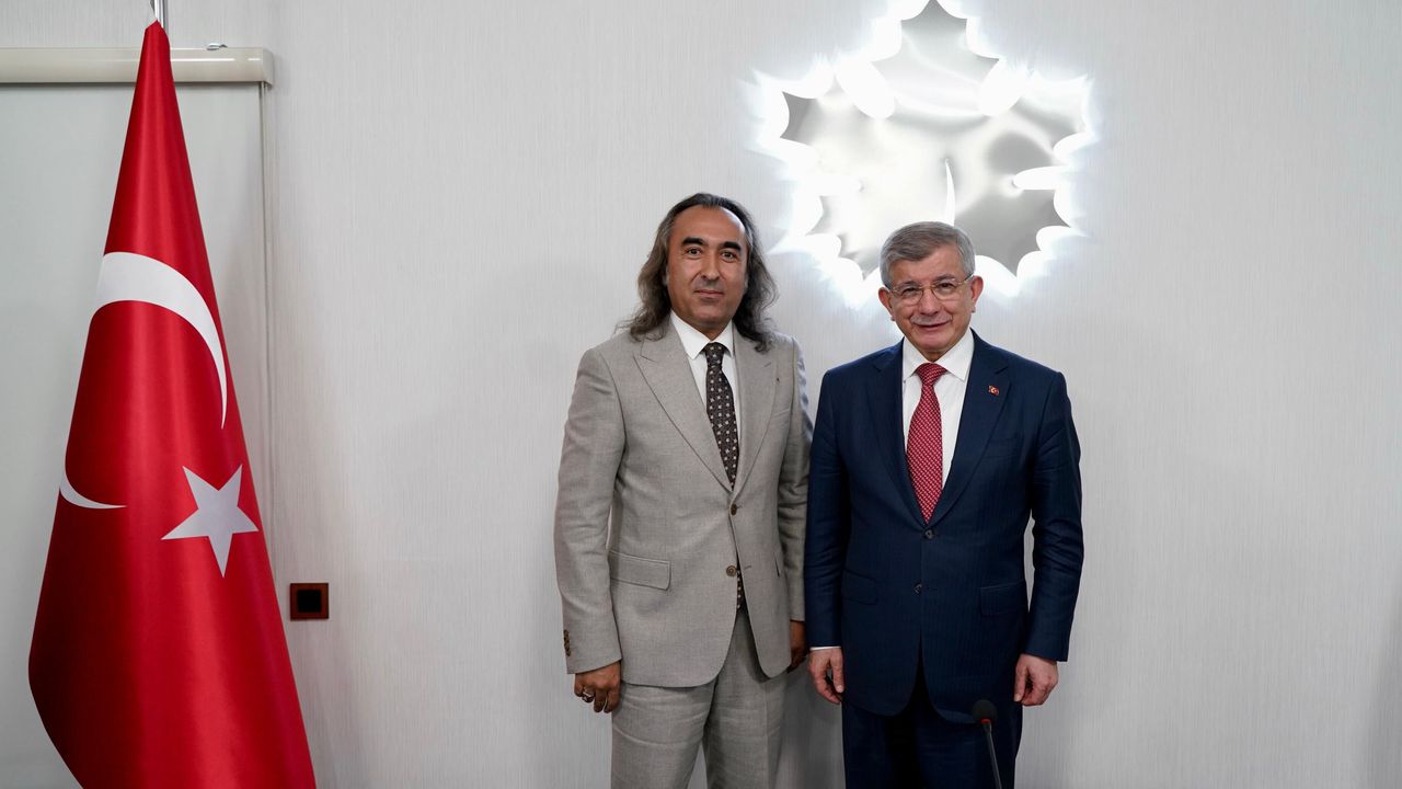 Gelecek Partisi Yozgat İl Başkanı Ömer Aydoğmuş, genel merkezde kritik toplantıya katıldı