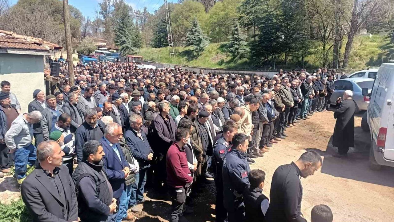 KKKA tedbiri, cenaze namazı araç başında kılındı