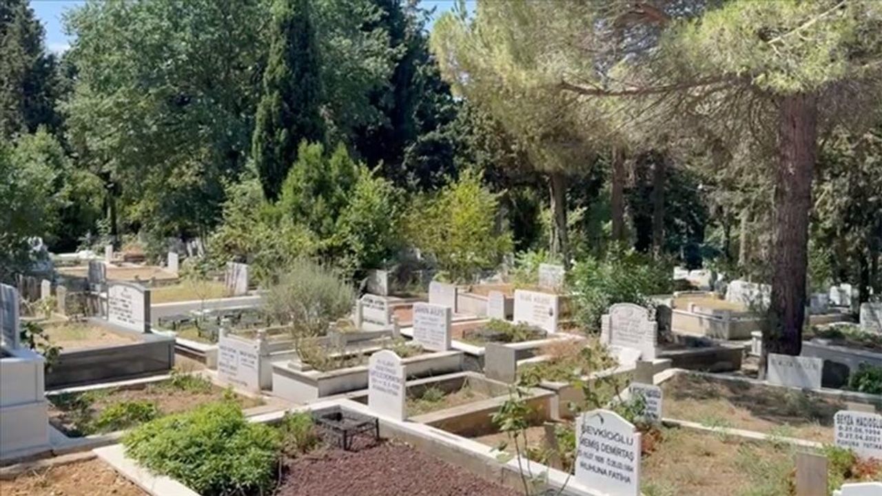 Yozgat merkeze bağlı Erkekli köyünde mezarlıkta ilaçlama yapıldı