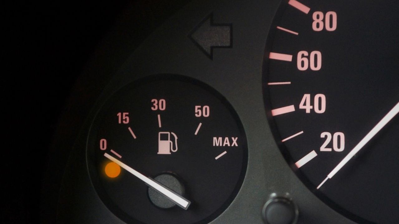 Akaryakıta çifte zam: Benzin ve motorin fiyatları yükseldi