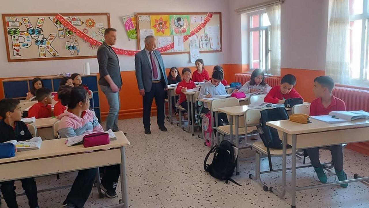 Sarıkaya İlçe Milli Eğitim Müdürü Cüneyt Yoldaş’tan okul ziyareti