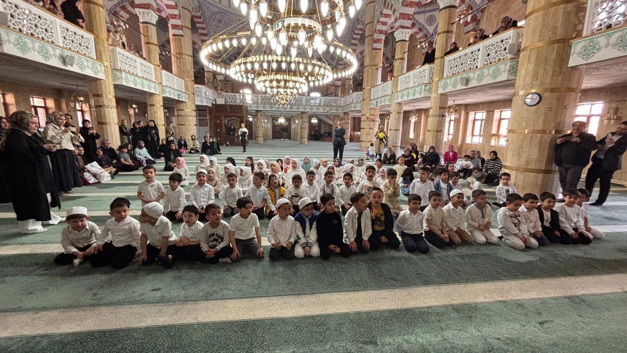 Sarıkaya'da cami çocuk buluşması