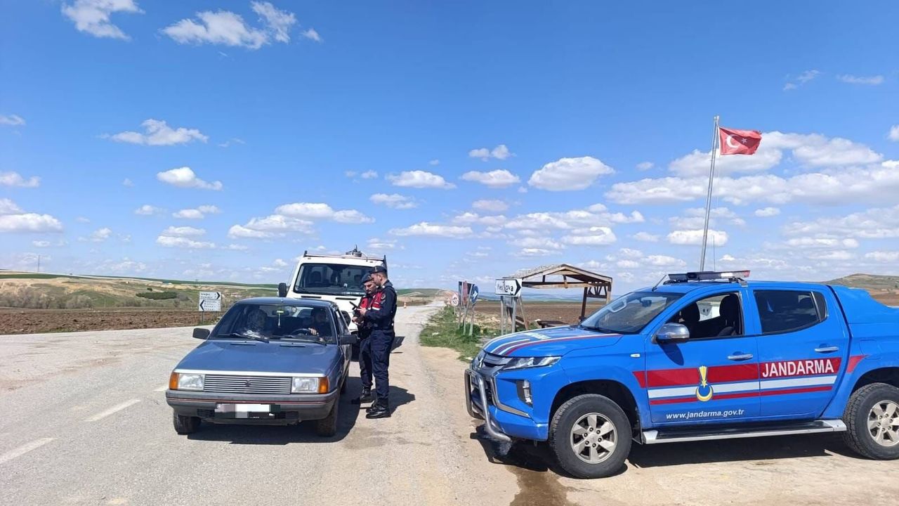 Yozgat’ta jandarma operasyonu: 3 aranan şahıs yakalandı