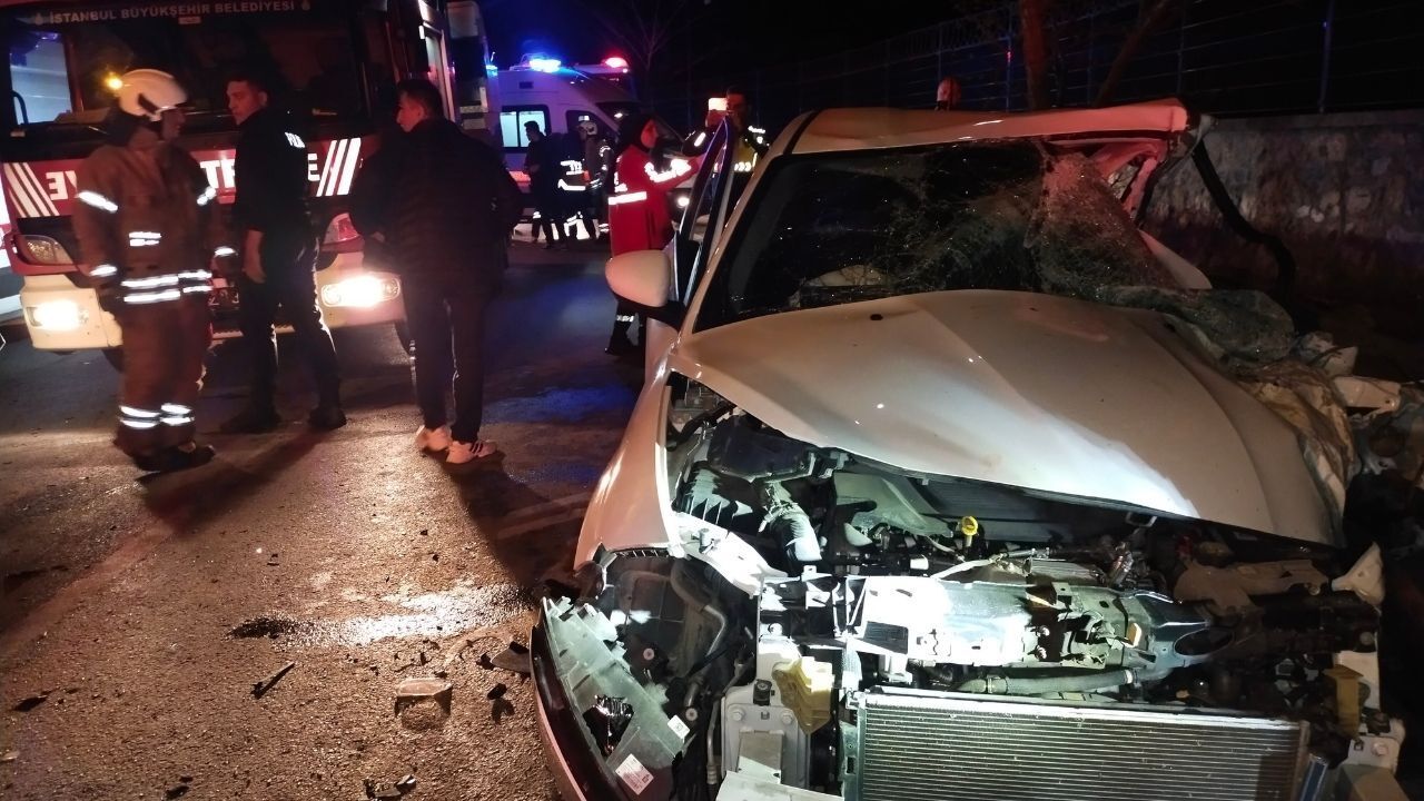 Servis minibüsü ile otomobil çarpıştı: 1’i ağır 12 yaralı