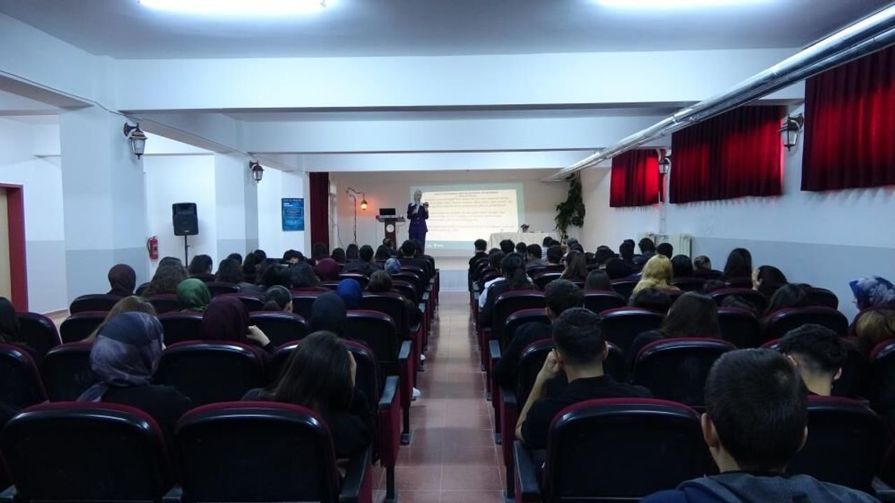 Sorgun’da lise öğrencilerine aile içi iletişim eğitimi verildi