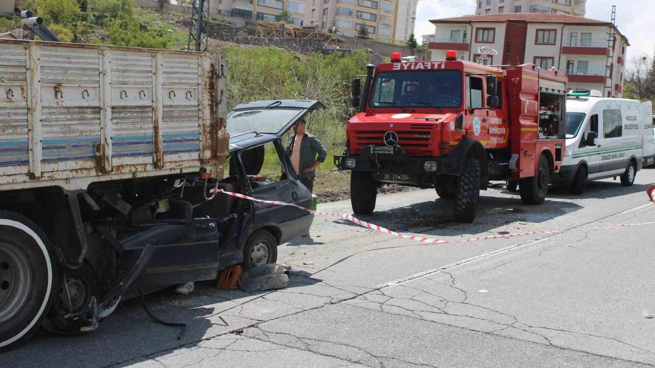 Feci kazada anne öldü, oğlu ağır yaralandı