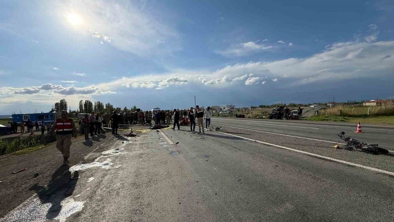 Otomobil ile motosiklet çarpıştı: 1 ölü