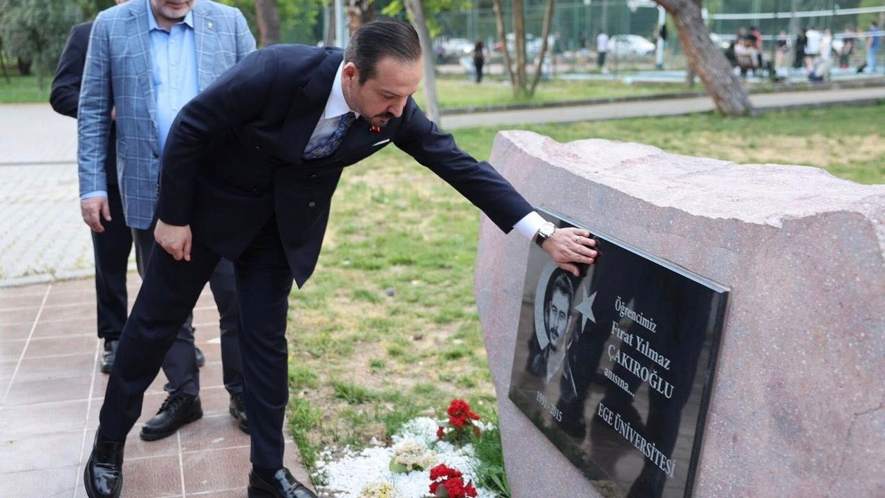 AK Partili Kürşad Zorlu’dan Fırat Yılmaz Çakıroğlu anıtına ziyaret