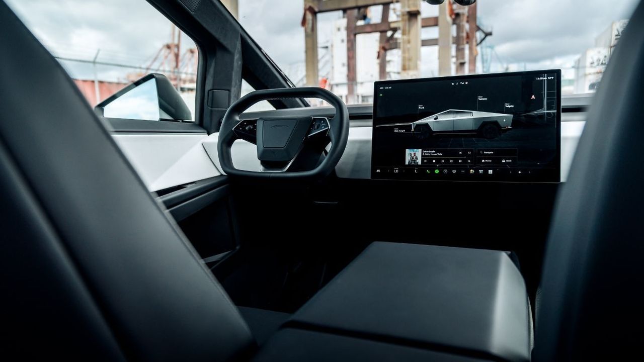 Tesla’dan acil servis çağrısı: Cybertruck’larda risk