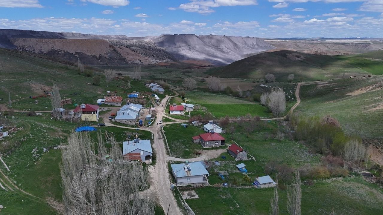 Bu köyde adeta normal ölüm unutuldu