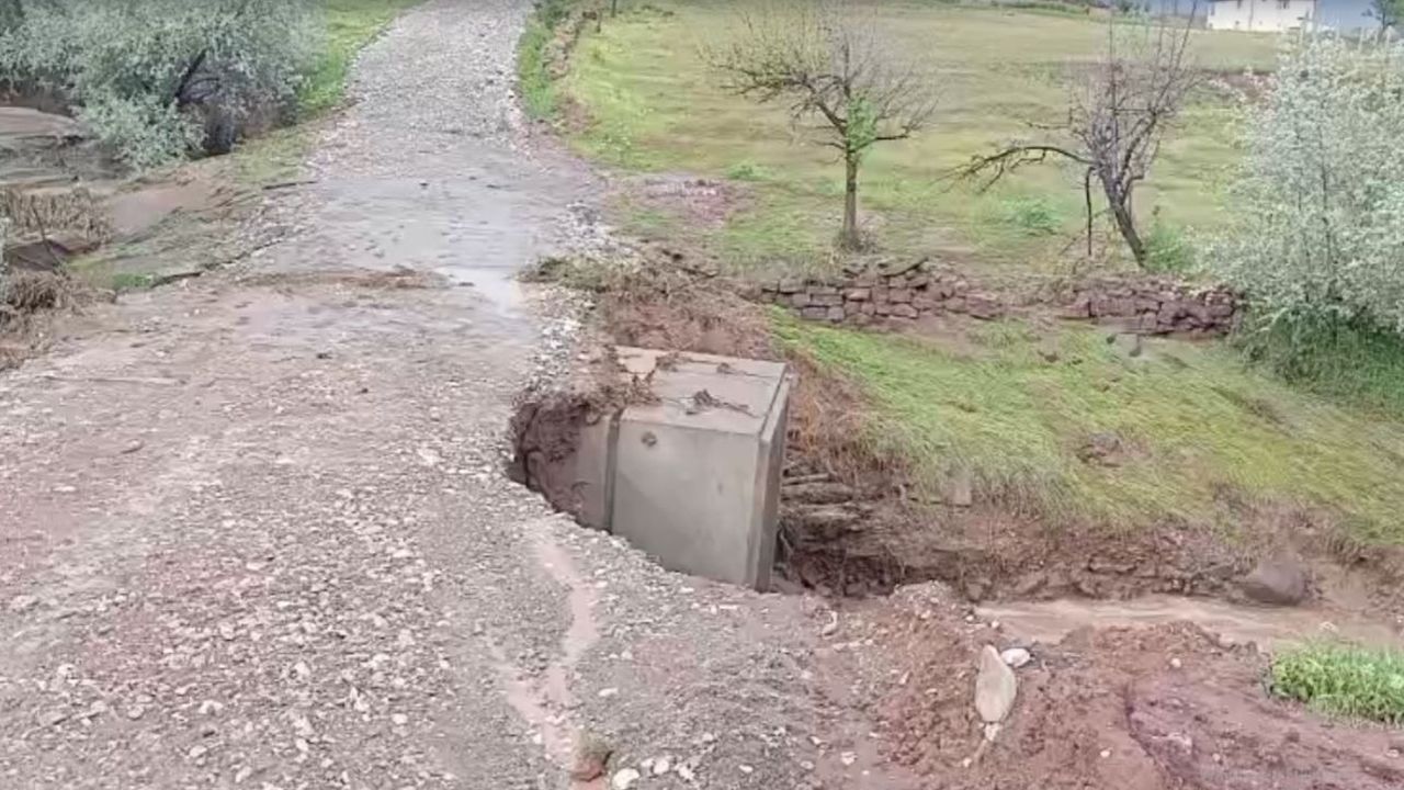 Yozgat’ta sel köprüyü yıktı
