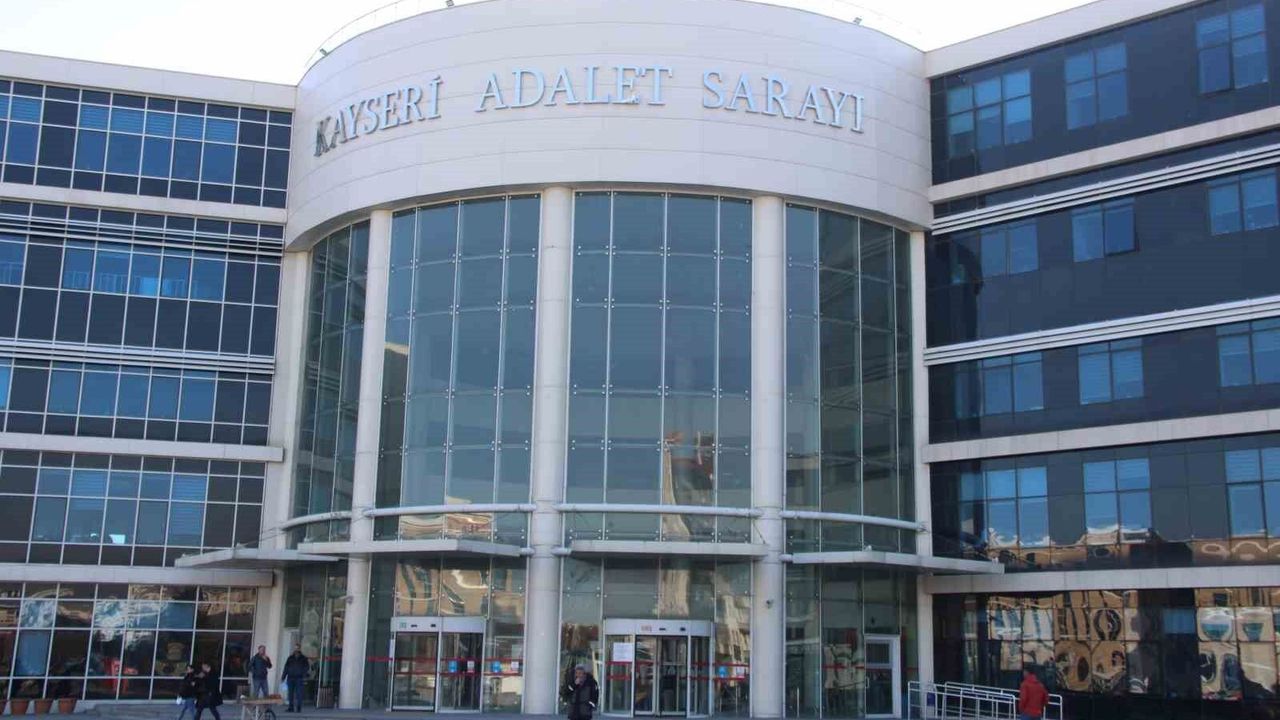 Takip ettiği genci bıçaklayan sanık beraatini istedi