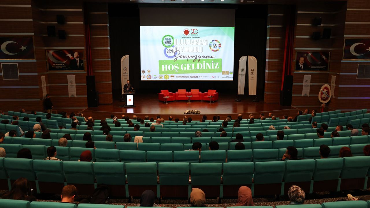 YOBÜ’de 4 ülkeden akademisyenler bir araya geldi