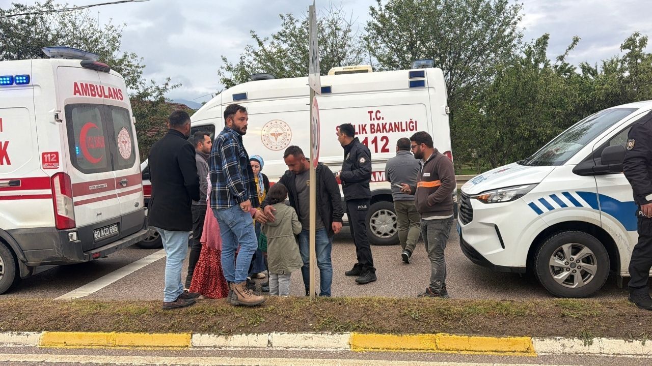 İki servis minibüsü çarpıştı: 10 yaralı