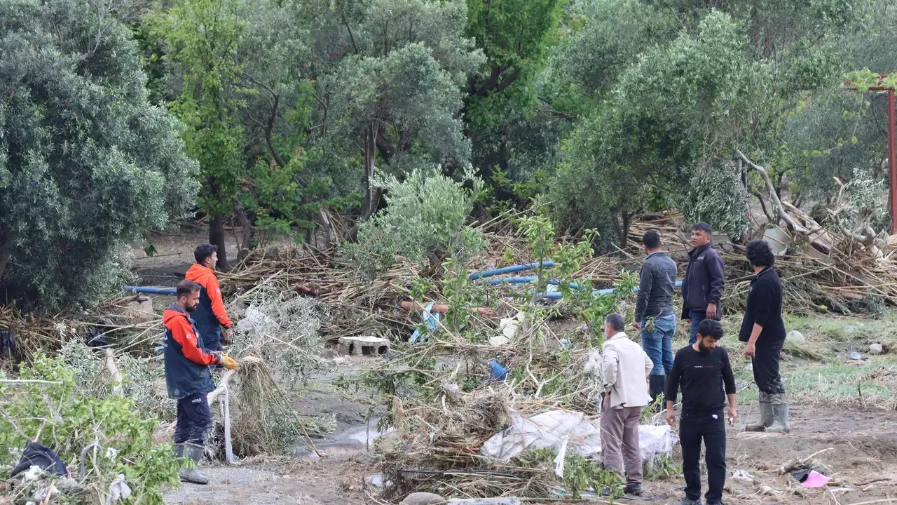 Sel ve heyelan felaketi: 3 kişi hayatını kaybetti, 2 kişi kayıp