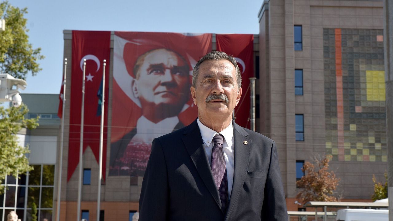 Eskişehir Tepebaşı Belediye Başkanı Ahmet Ataç kimdir, kaç yaşında ve hangi partili?