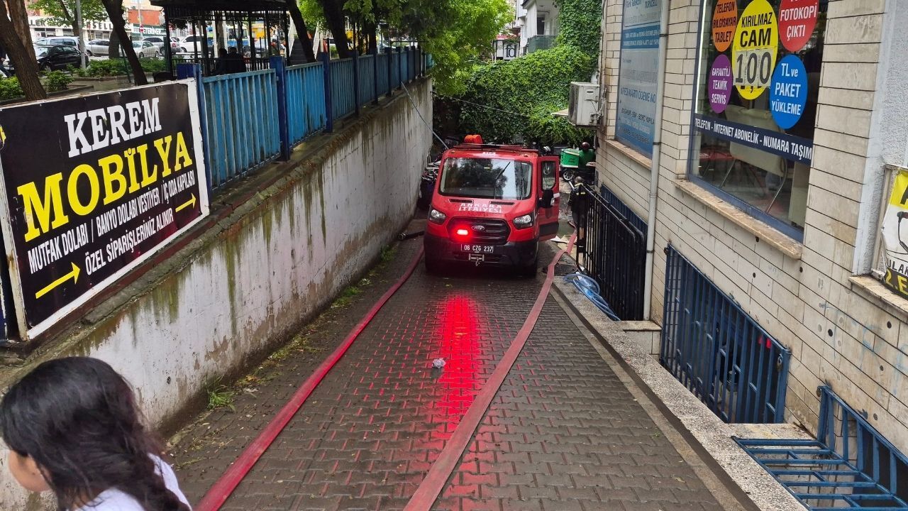 Başkentte yoğun yağışın ardından dükkanları su bastı