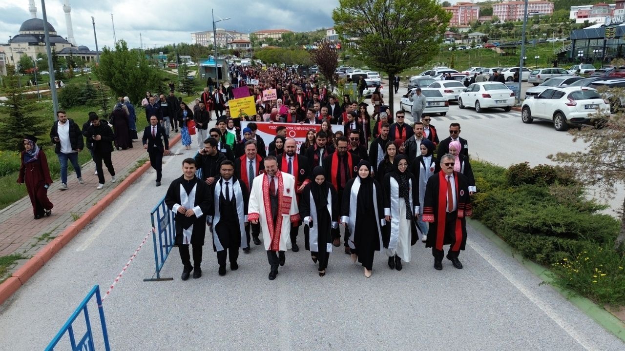 Yozgat Bozok Üniversitesinde mezuniyet coşkusu