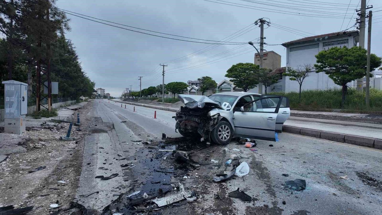 İki otomobilin çarpıştığı kazada 2 kişi hayatını kaybetti