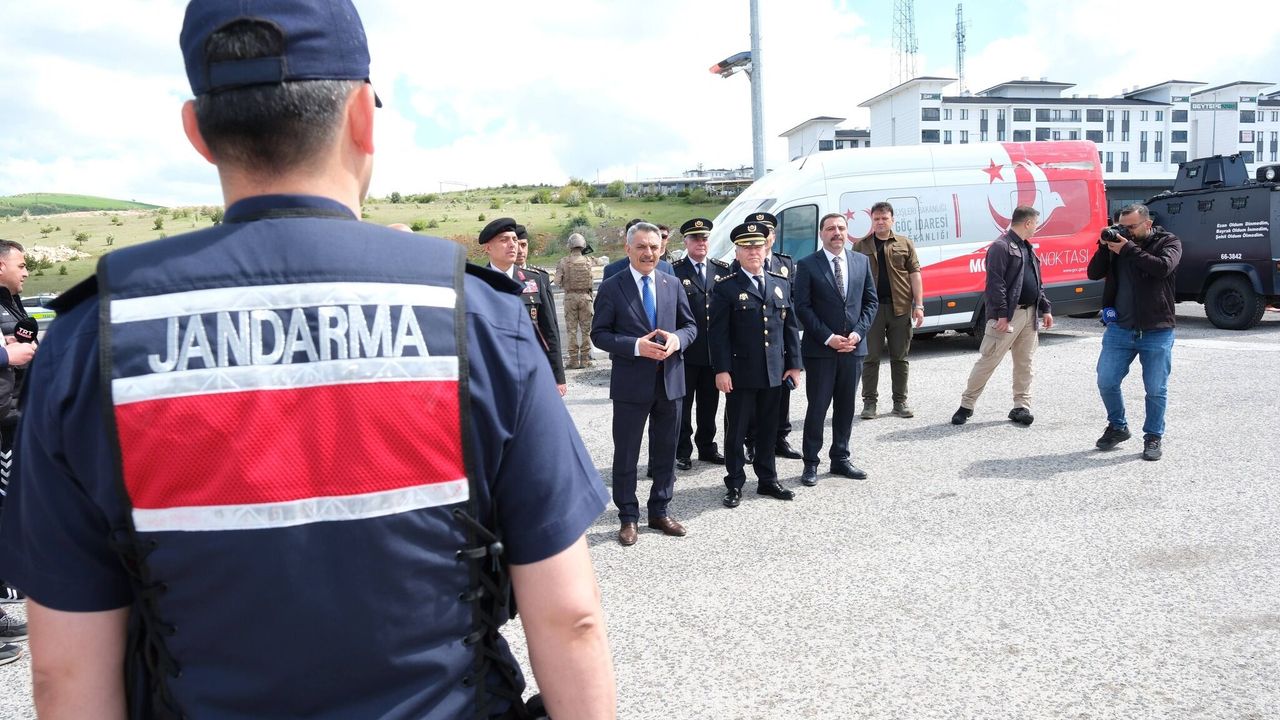 Yozgat Valisi Mehmet Ali Özkan’dan Muslubelen Trafik Uygulama Noktası’na bayram ziyareti