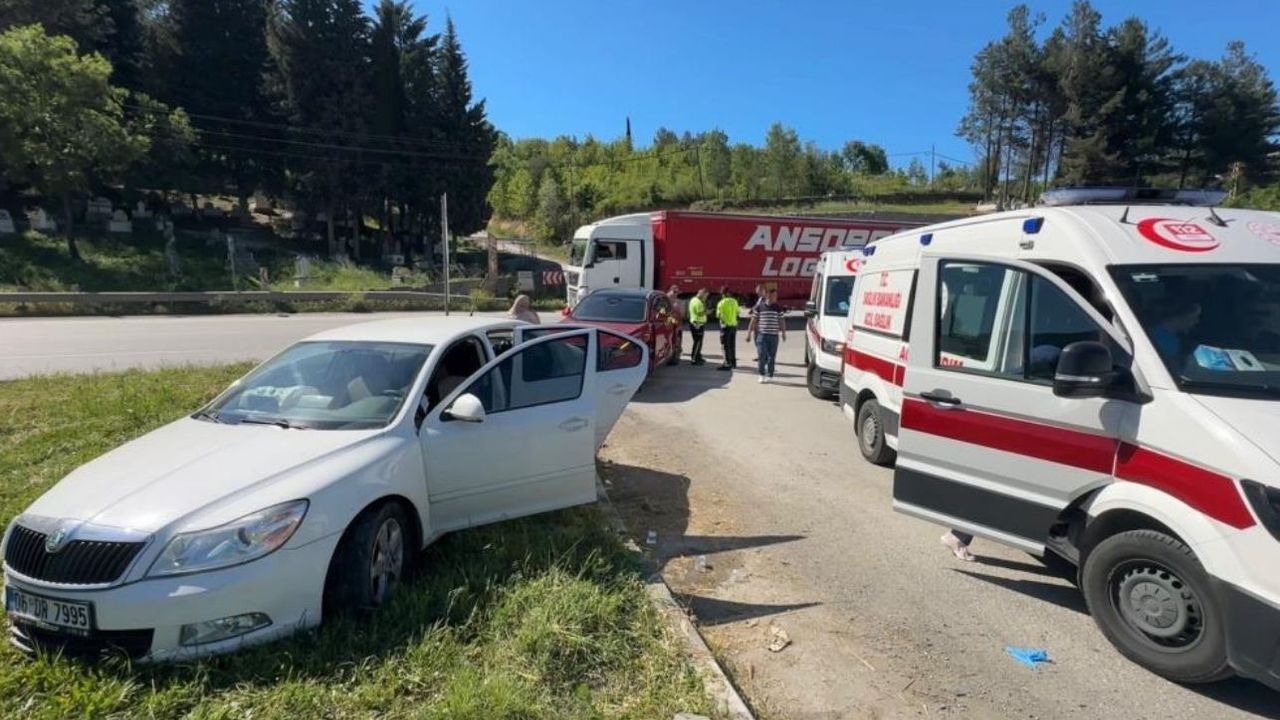 Feci kaza: SUV ile otomobil çarpıştı