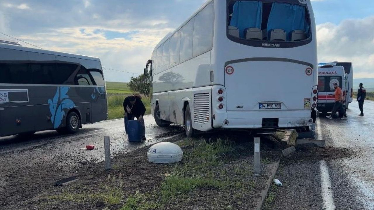 Korkutan kaza: Tur otobüsünde 16 kişi yaralandı