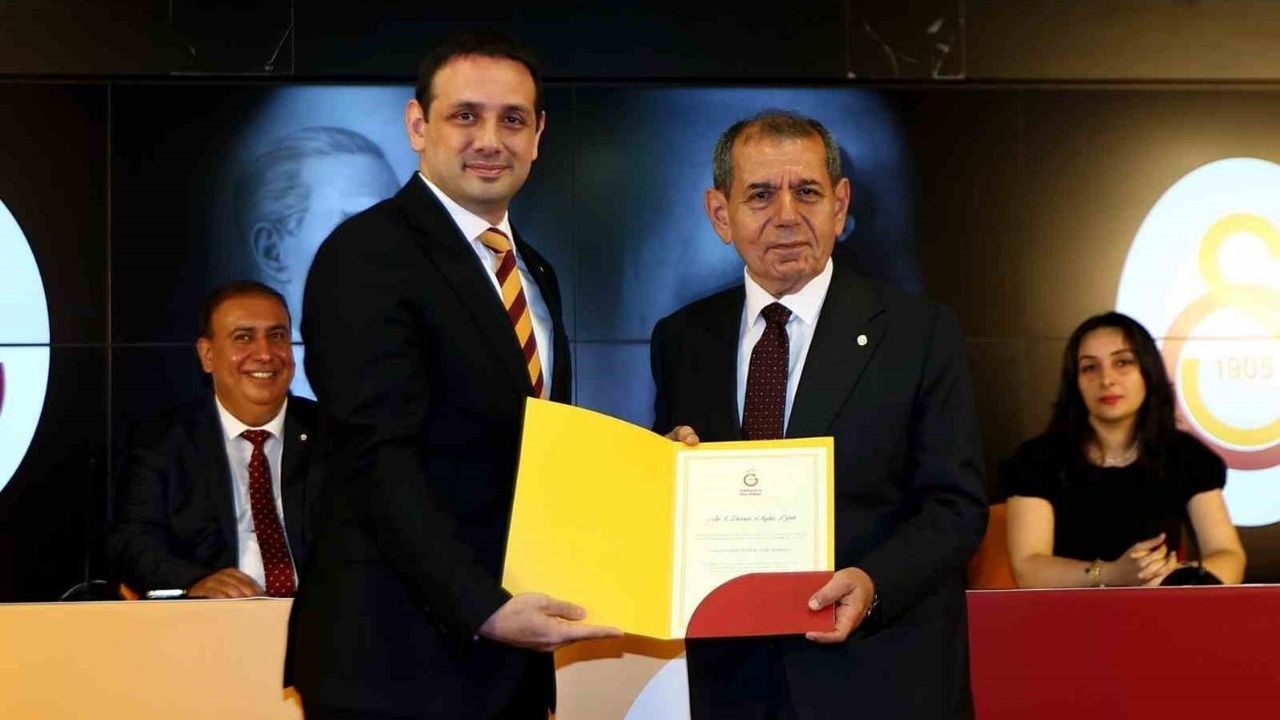 Galatasaray'da yeni yönetim mazbatalarını aldı
