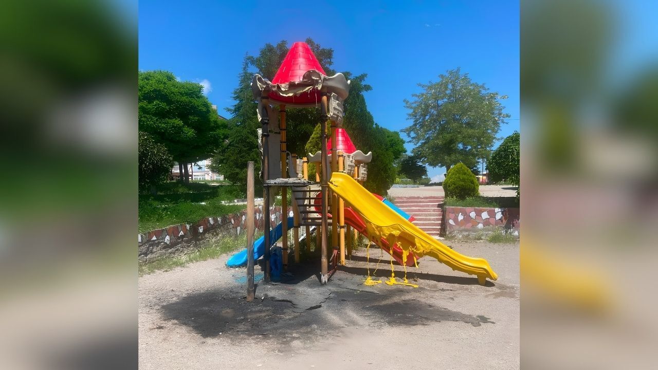 Yerköy’de parkta şoke eden olay: Çocuk parkı yakıldı