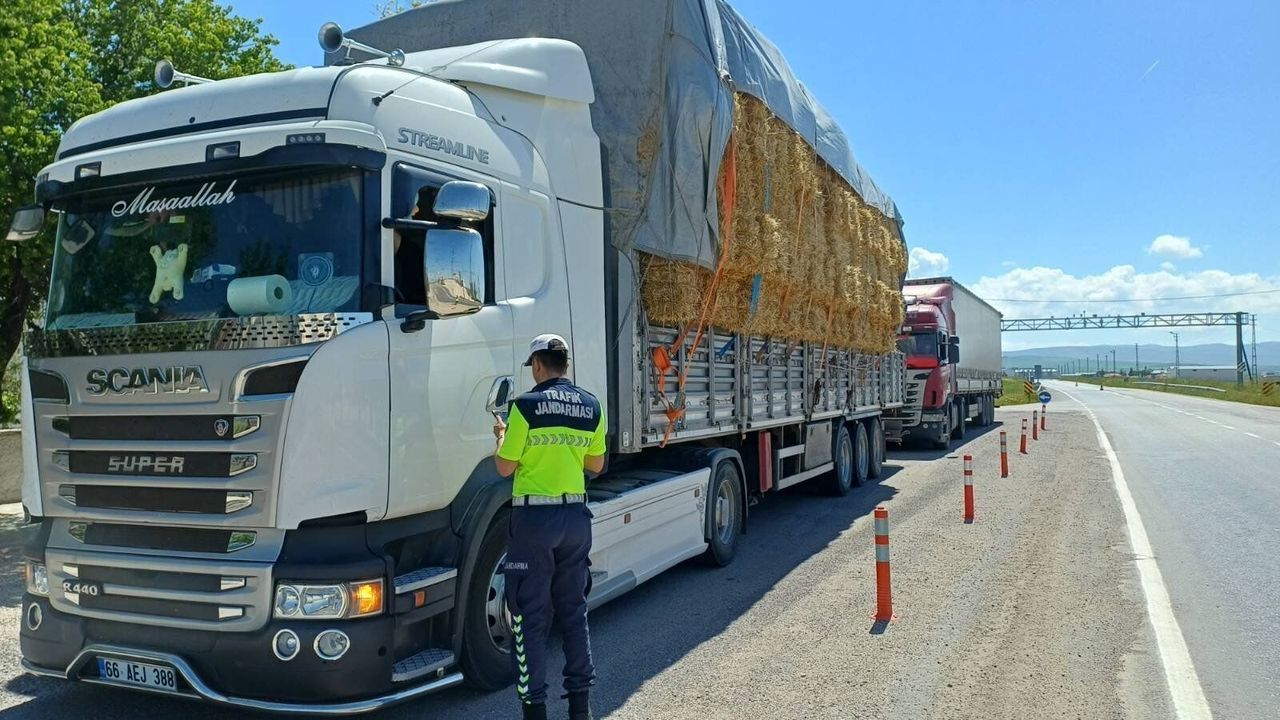 Yozgat’ta kamyon ve tır sürücülerine jandarma denetimi