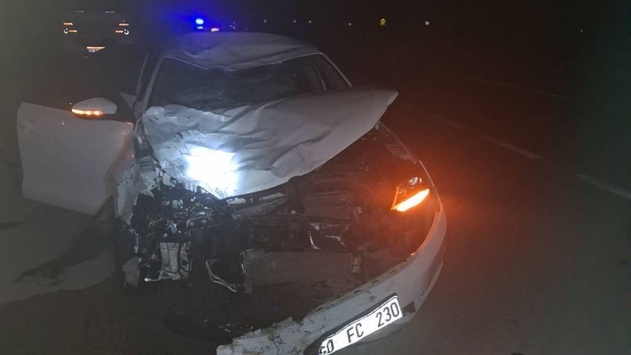 Otomobilin çarptığı motosikletteki 2 genç yaşamını yitirdi