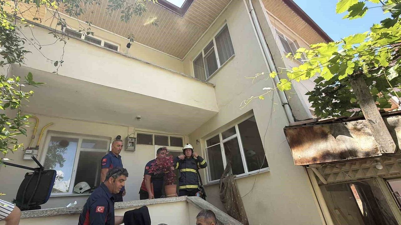 Ev yangınında yaşlı adam hayatını kaybetti