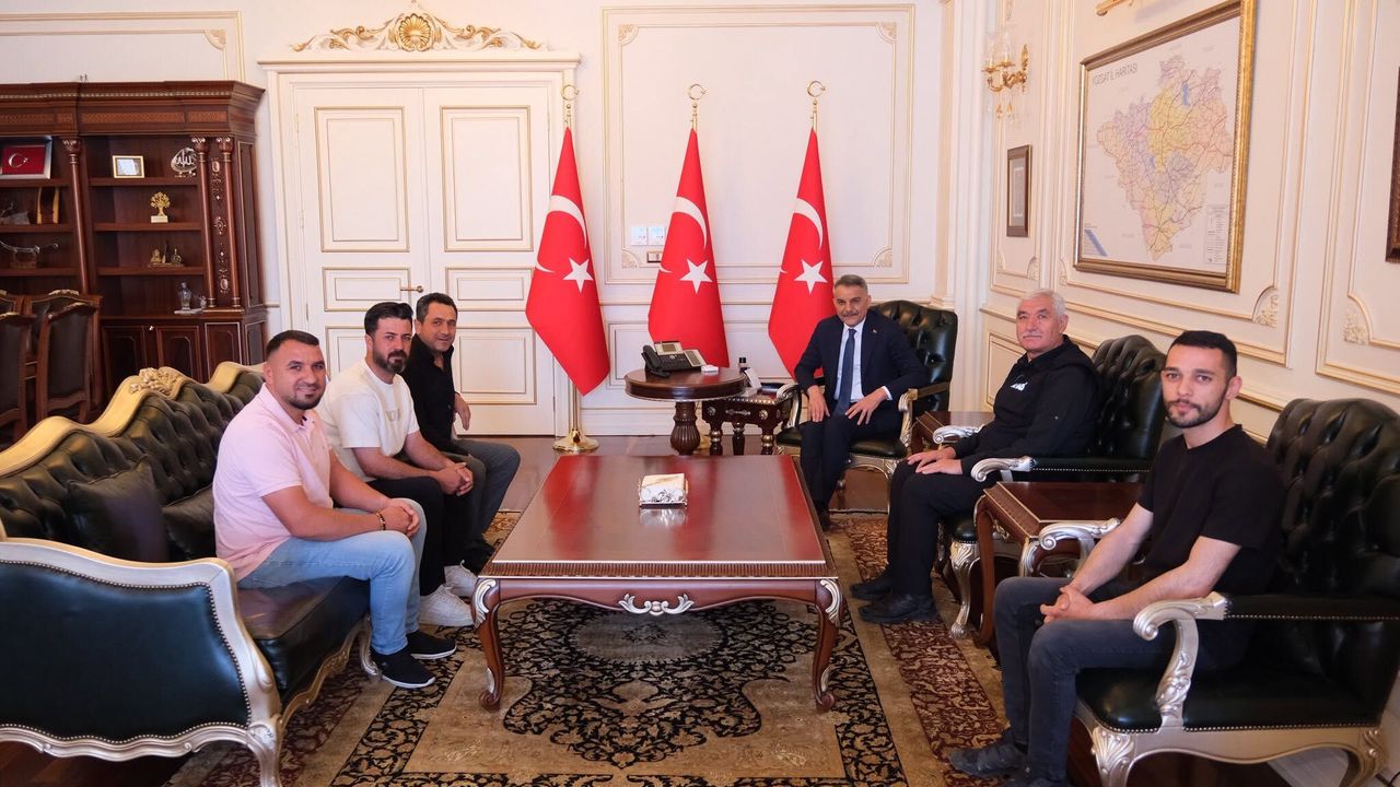 Yozgat Valisi kurtarma ekibini ağırladı