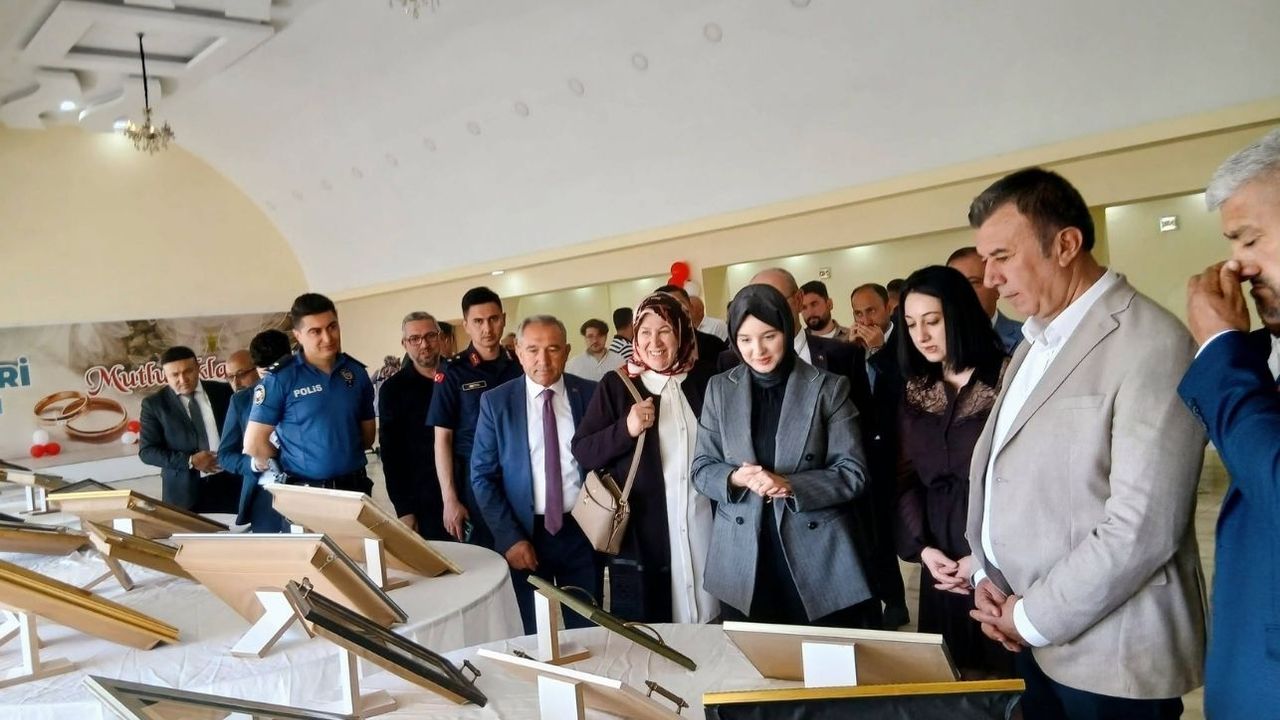 Kadışehri halk eğitimi merkezi yıl sonu sergisi aç