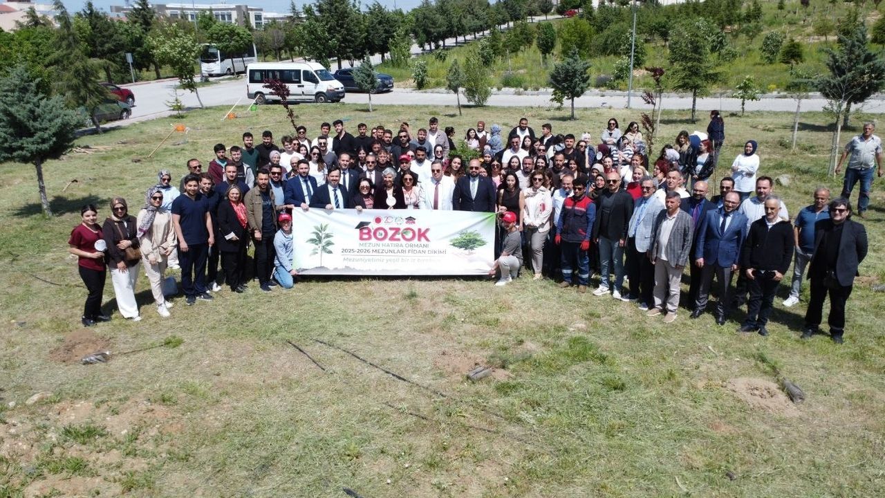 Yozgat Bozok Üniversitesi mezunları hatıra ormanın