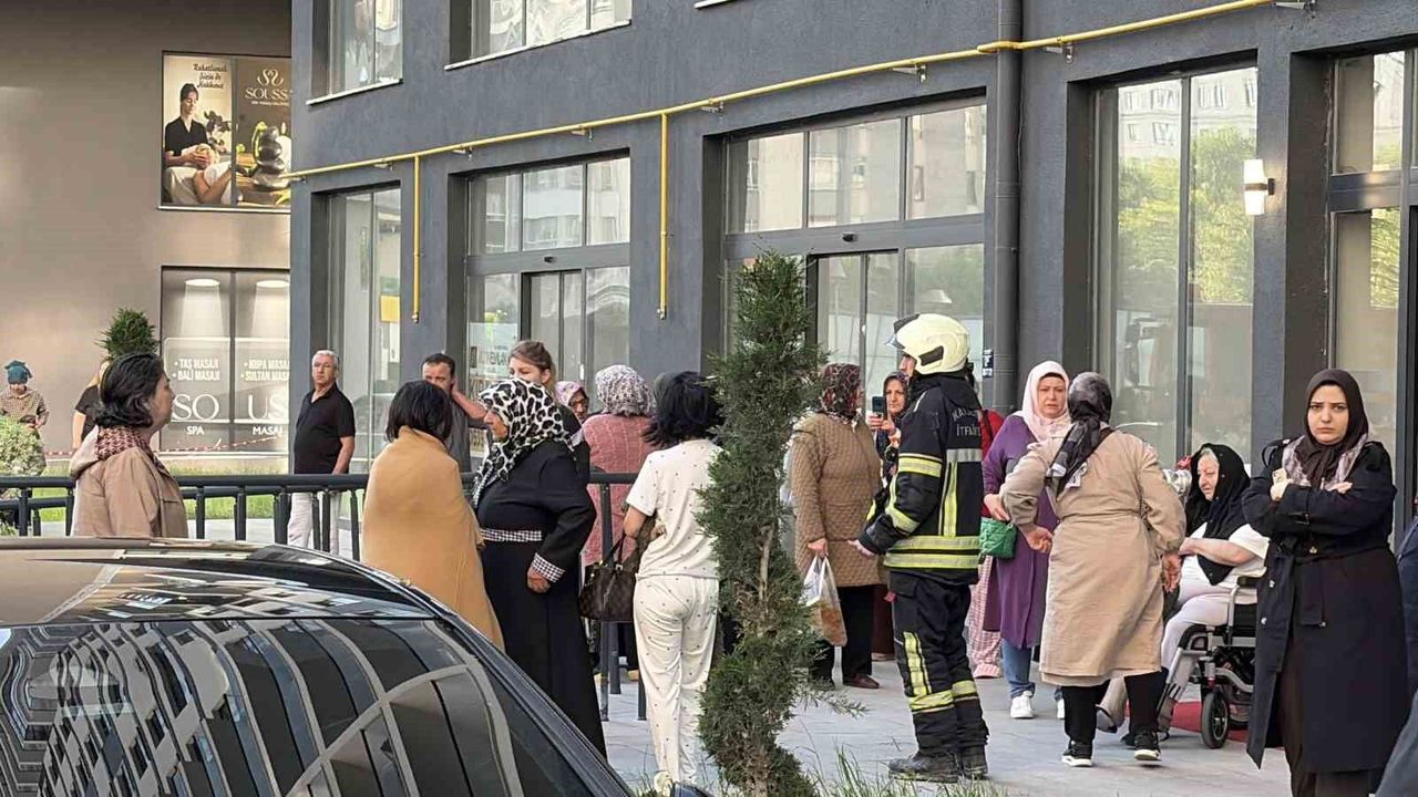 20 katlı binada yangın paniği: Bina sakinleri yanlış alarmla