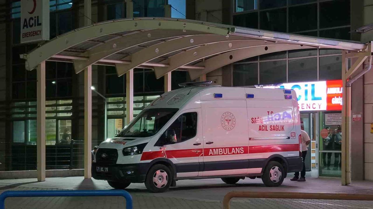 Bıçaklı kavgada kan aktı